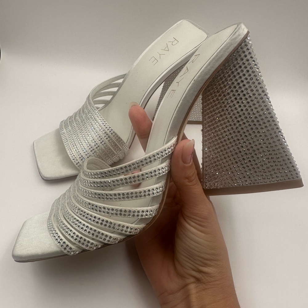 RAYE Silver White Mule Slides Square Toe Heel Wide Tapered Strap Size 7 Zappa - Picture 1 of 10